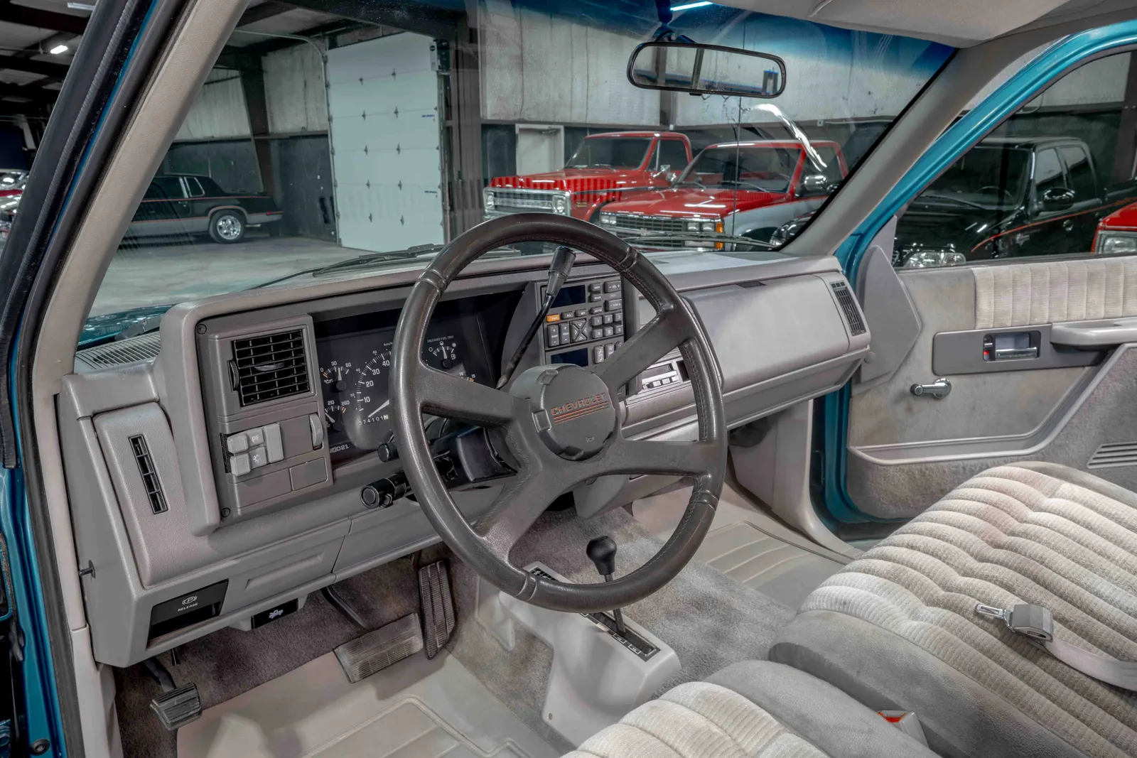 1993-Chevrolet-K2500-Bright Teal Metalic-195397-46.jpg